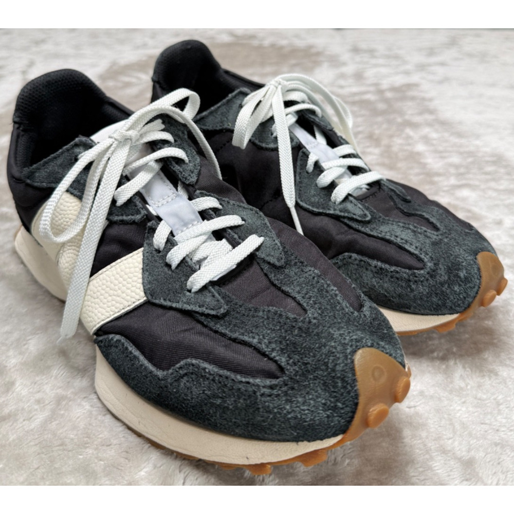 New Balance 327 Black Suede White Leather Casual Sneakers Womens Size 9 WS327BL